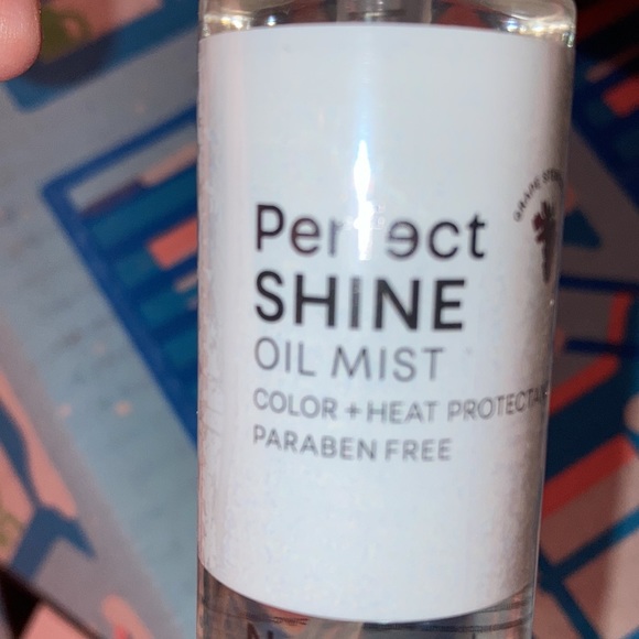 🆕❤️PERFECT SHINE OIL MIST Color and Heat Protection Smells YUMMY!! - Picture 4 of 6